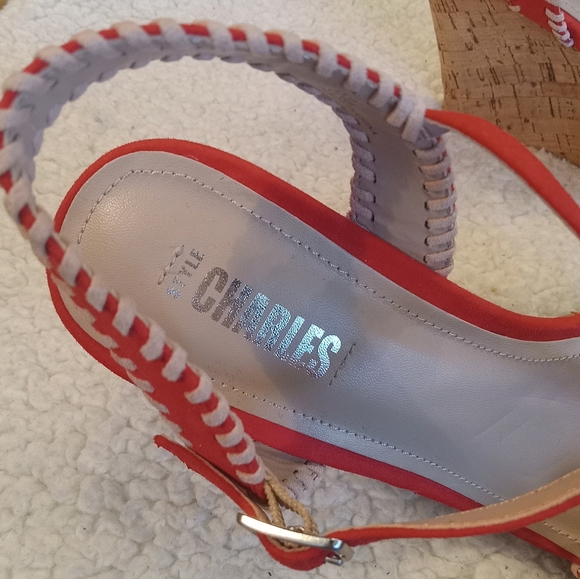 Charles By Charles David Suede Red Faux Cork Wedge T-Strap Sandal | Size: 9.5M - Picture 14 of 14